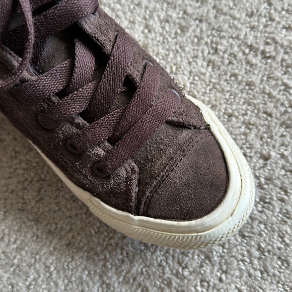 Little kid Converse - Brown suede. Boxed. - Picture 5 of 7